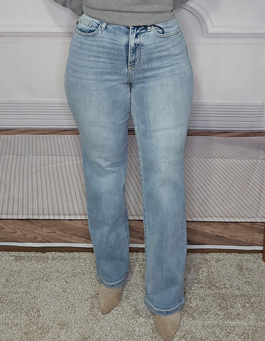 Judy Blue HW Lt. Wash Straight Leg Denim