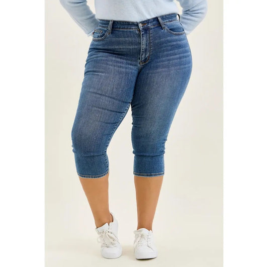 Reg/Plus Judy Blue Mid-Rise Capri