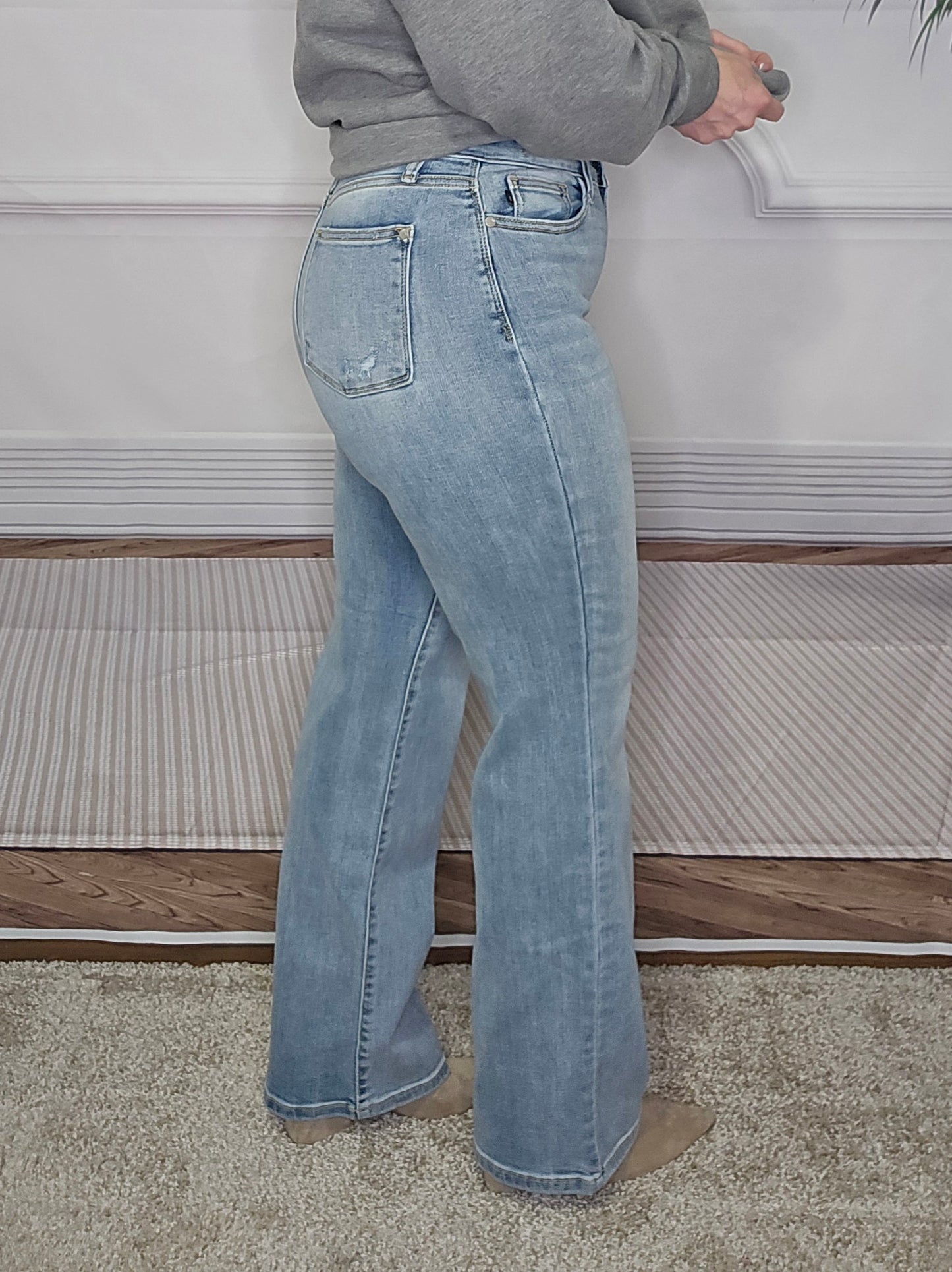 Judy Blue HW Lt. Wash Straight Leg Denim