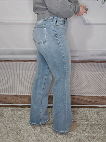 Judy Blue HW Lt. Wash Straight Leg Denim