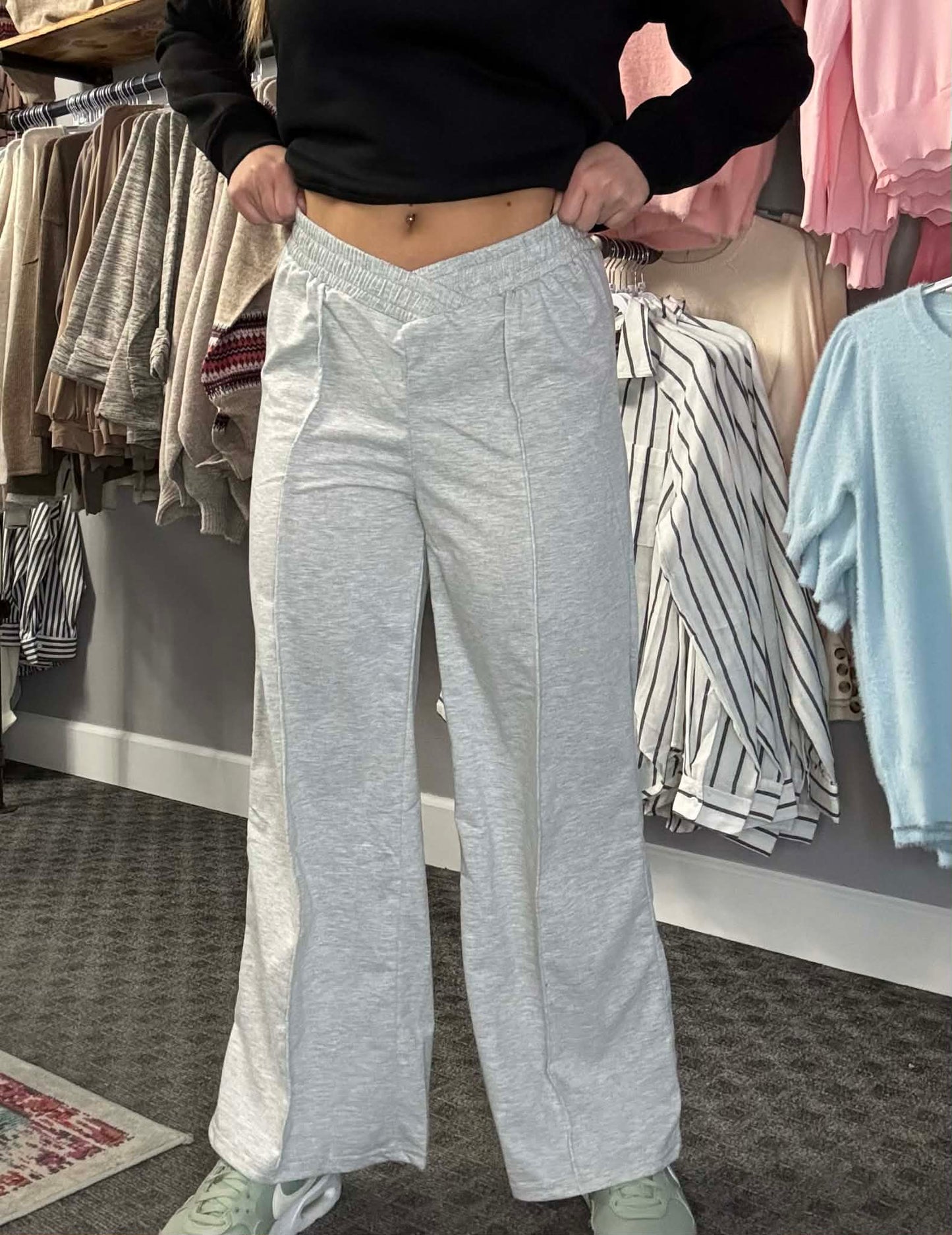 V-Shaped Wide-leg Pants