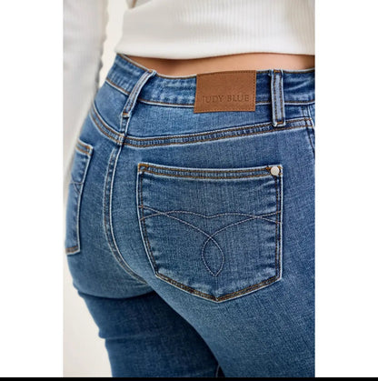 Reg/Plus Judy Blue Mid-Rise Capri